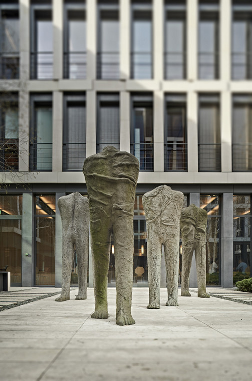 Magdalena Abakanowicz, "Figury kroczące", 2008