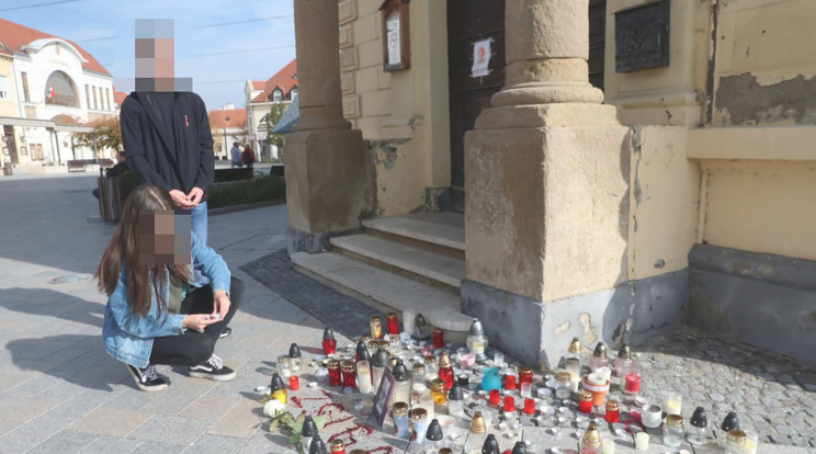 Sorra érkeztek a diákok és gyújtották meg iskolatársuk emlékére a gyertyákat. /Fotó: Pozsonyi Zita