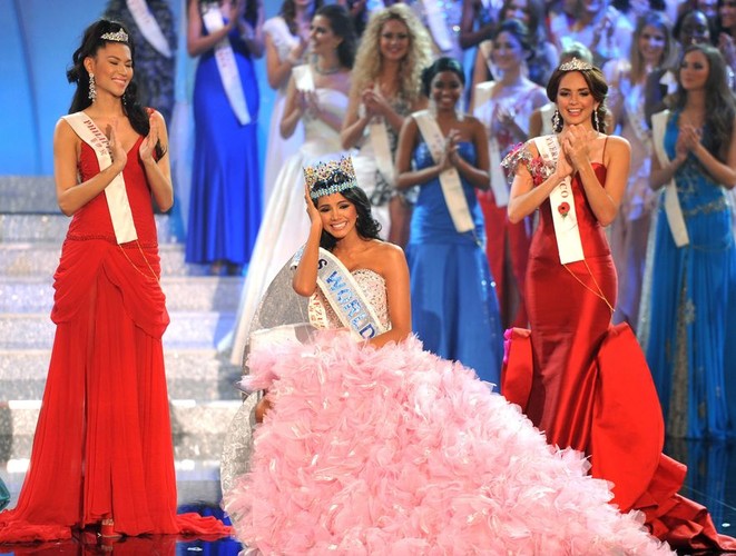 Miss World 2011 ma 22 lata, pracuje w firmie mediowej. Skończyła studia z zarządzania zasobami ludzkimi