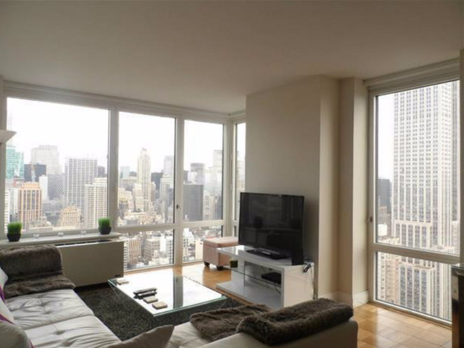 8. 10001: Floor-to-ceiling windows in this North Chelsea high-rise building give you full skyline views. The median price in this zip code is $4,150 per month.