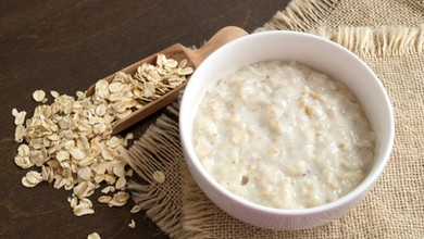 Reguluje trawienie i wspomaga odchudzanie. Dodawaj do owsianki zamiast mleka czy wody