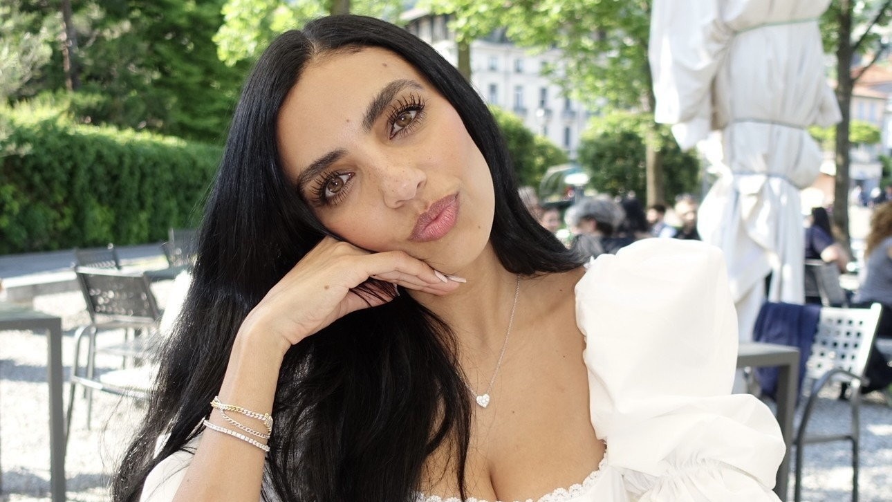 Pohyb čeľuste spôsobuje Marion vypúlenie oka.