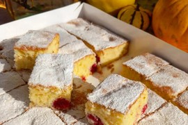 Ovako se pravi NAJMEKŠI ŽUTI KOLAČ SA MALINAMA: Zaboravljena, starinska poslastica koja provereno uspeva svima!