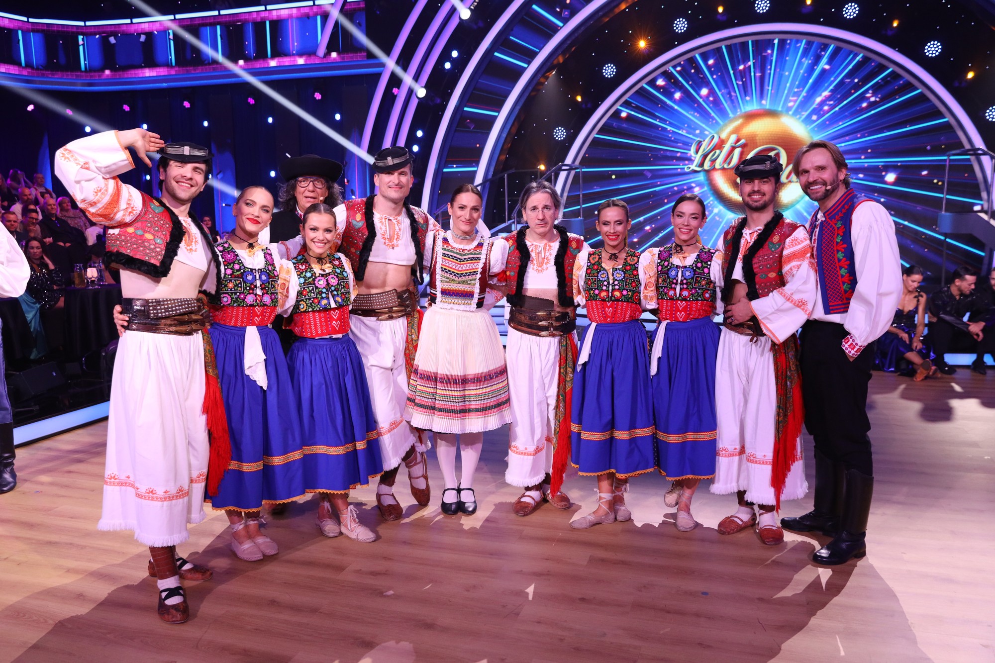 Folklórne tance súťažiacich v Let’s Dance.