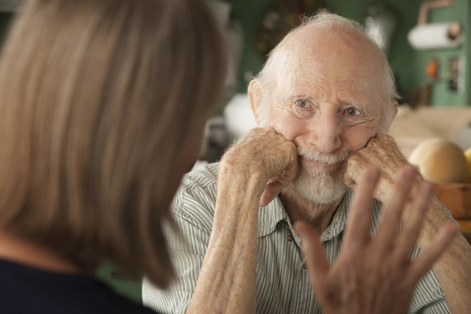 Samotni są bardziej narażeni na demencję