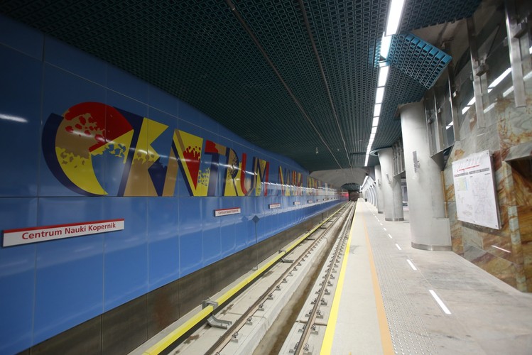 Stacja II linii metra Centrum Nauki Kopernik, podczas prezentacji mediom stanu infrastruktury metra, 25 bm. w Warszawie. Przedstawiciele mediów zostali zaproszeni w związku z pojawiającymi się nieścisłymi informacjami na temat przecieków w tunelach.<br><br> (zuz) PAP/Leszek Szymański