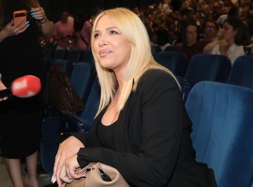 MILICA TODOROVIĆ ZASENILA POSLE POROĐAJA! Prisutni nisu skidali pogled sa nje, a evo šta se POTPUNO PROMENILO otkako je POSTALA MAJKA: "Odvikla sam se" (VIDEO)