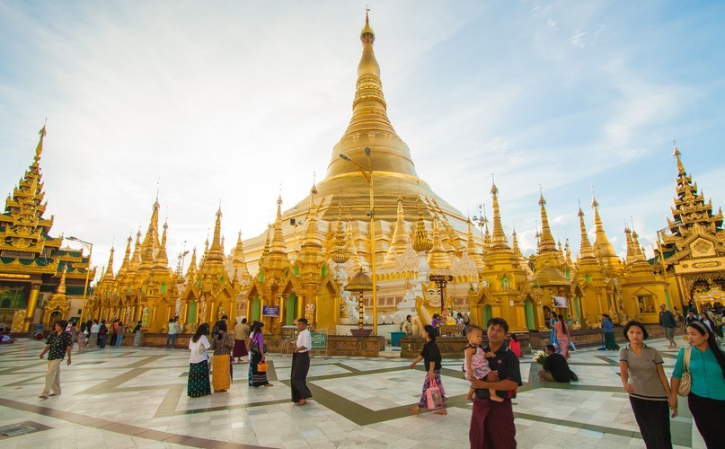 Bezcenna świątynia Shwedagon w Birmie