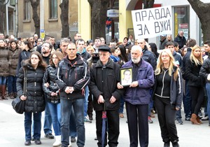 451099_nis13-3-2014-protest-ispred-zgrade-supa-u-nisu-ras-k-kamenov