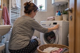Da li je greh prati veš nedeljom: Šta pravoslavlje kaže o uključivanju veš-mašine i kućnim poslovima