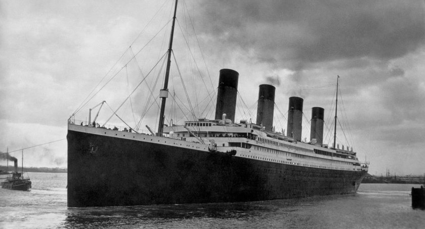 „Titanic” zniknął pod wodą o godzinie 2:20, 15 kwietnia 1912 roku.