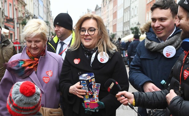 Jest to dla mnie tragiczny dzień, ale w tej tragedii próbuję znaleźć radość i dobro, ponieważ mam nadzieję, że przede mną i moimi dziećmi jest wiele lat życia. Nie chciałabym go przepłakać i przecierpieć powiedziała Magdalena Adamowicz