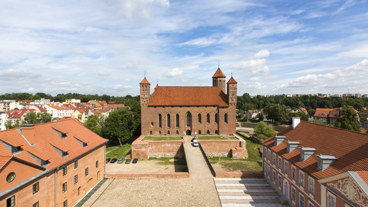 Ponad 280 rekonstruktorów w historycznych strojach z epoki napoleońskiej ma wziąć udział w inscenizacji bitwy Wielkiej Armii ze sprzymierzonymi wojskami rosyjsko-pruskimi z 1807 r., która odbędzie się dziś w Lidzbarku Warmińskim.