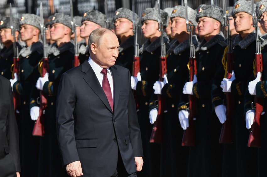 Na trgu ispred Istočnog ulaza dočekala ga je počasna garda uz zvuke svečane fanfare