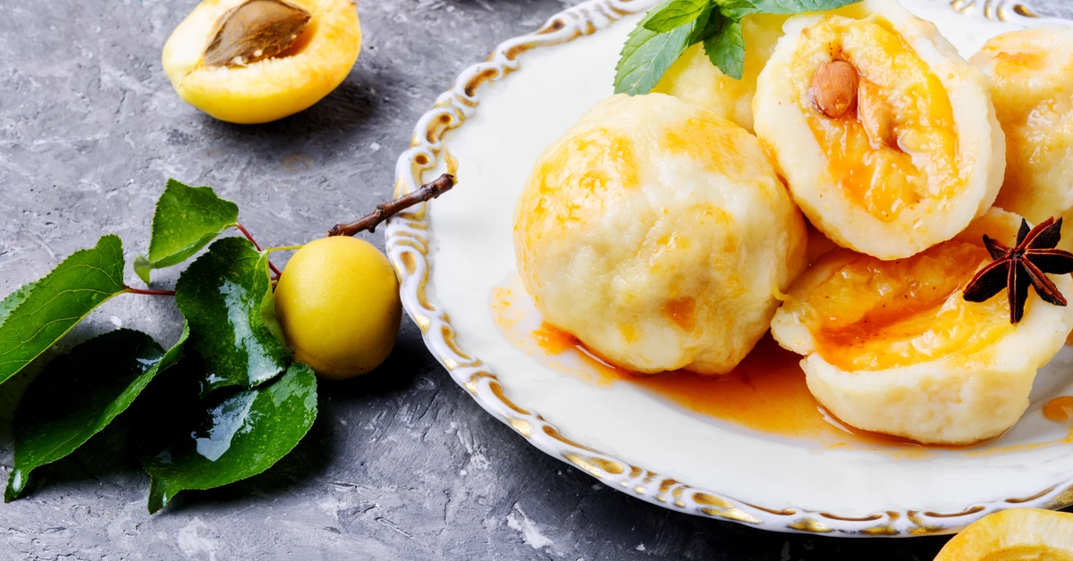 Pyszny obiad na środę. Podajemy przepis, Ty gotujesz. Leniwe knedle z morelami