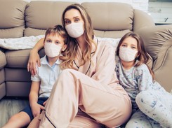 Czwarta fala koronawirusa depcze nam po piętach. Co z obostrzeniami?