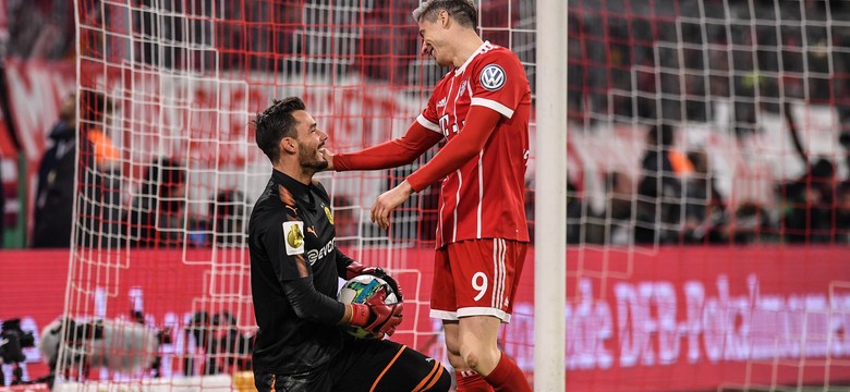 Puchar Niemiec: Lewandowski nie pokonał bramkarza Borussii. Bayern w 1/8 finału [WIDEO]