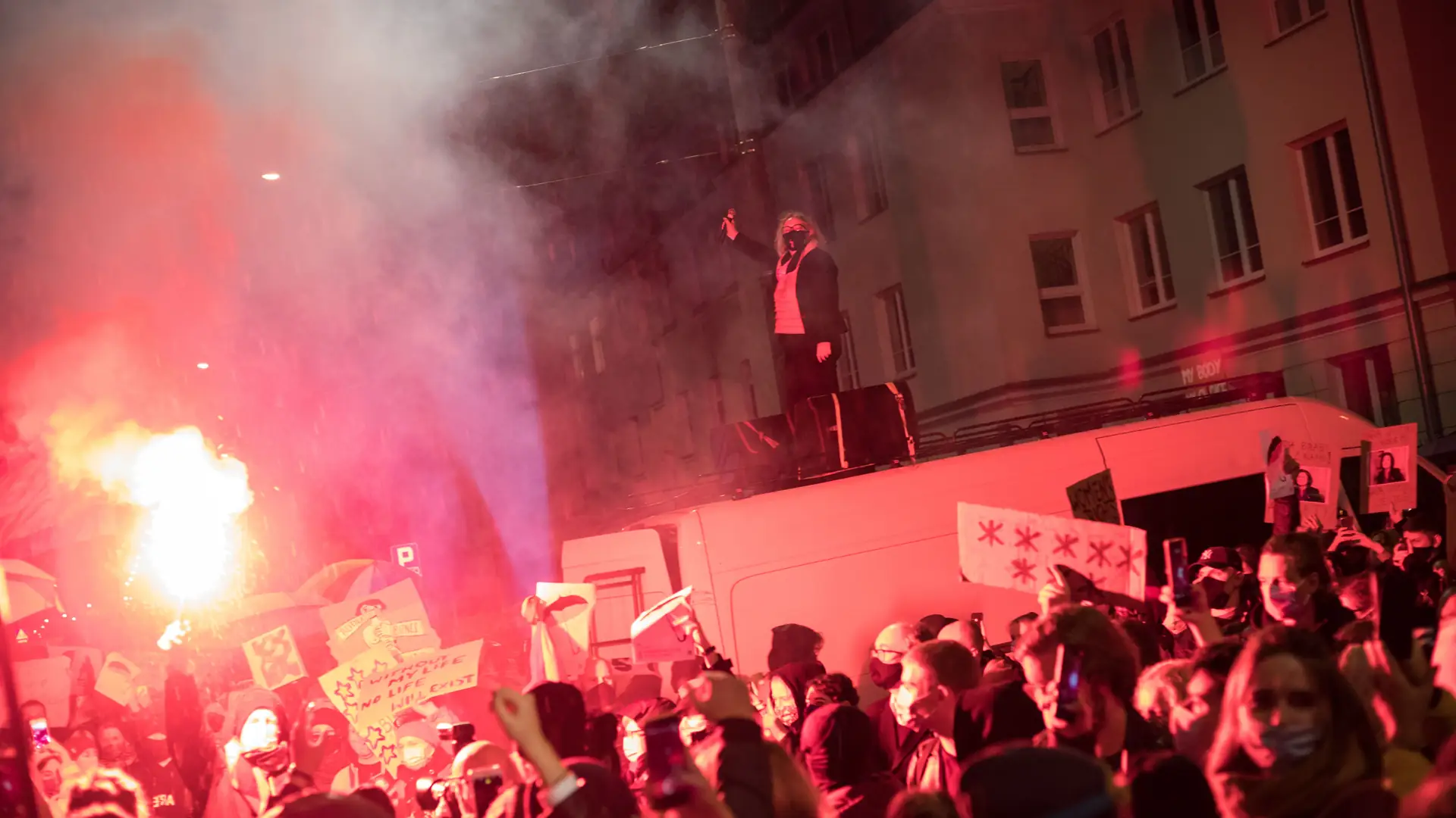 70 proc. badanych popiera protesty przeciwko zaostrzeniu aborcji. Jedna trzecia młodych jest za