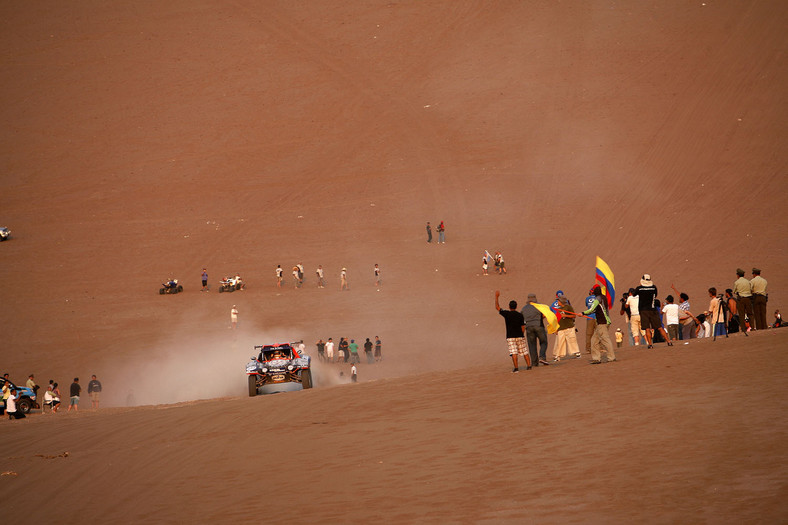 Rajd Dakar 2011: dobra postawa Polaków, Hołowczyc z otwartymi drzwiami (5.etap, wyniki, fot. Willy Weyens)