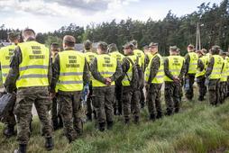 Żołnierze 8. Kujawsko-Pomorskiej Brygady Obrony Terytorialnej poszukują obiektu przypominającego balon, który przyleciał z kierunku Białorusi.