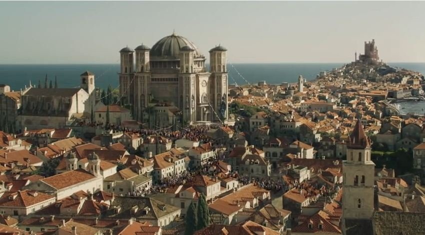 Nakon dodavanja palate i drugih zgrada i ljudi na ulicama