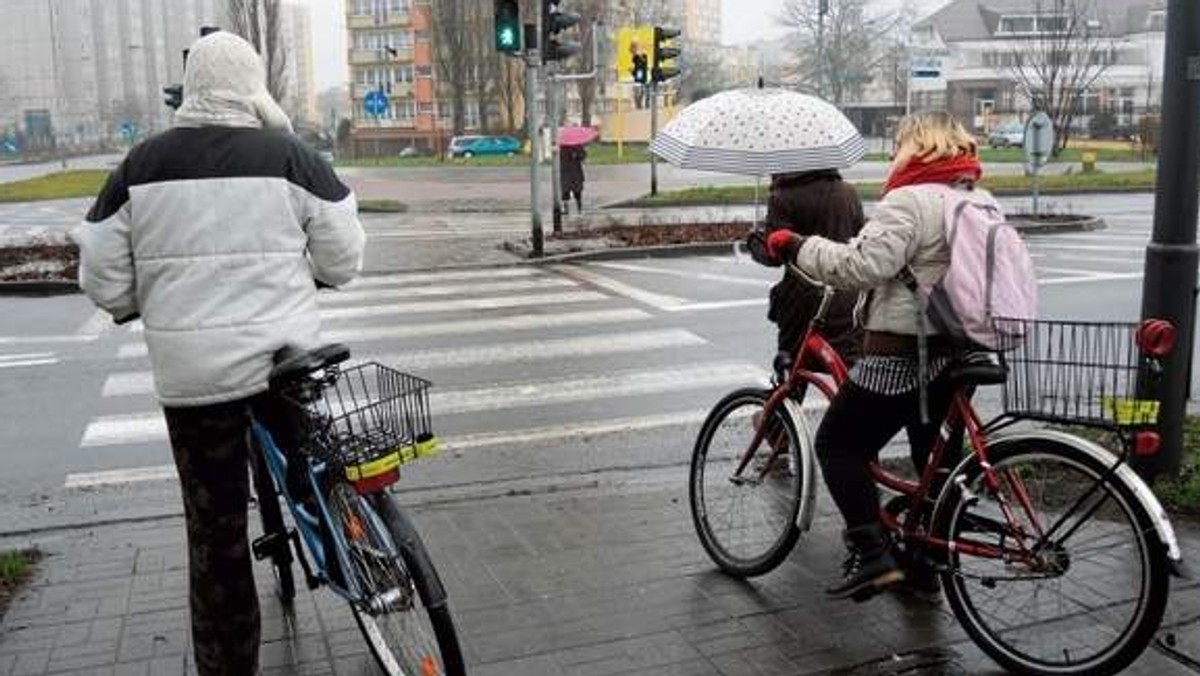 Sygnalizacja świetlna będąca u zbiegu ulic Grunwaldzkiej i 11 Listopada ogranicza czas na przejście do zaledwie dziewięciu sekund.