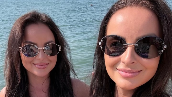 Sesterské duo Twiins – Veronika a Daniela Nízlové v Gruzínsku. 