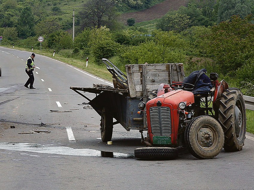 Stari traktori bez
zaštite još se mogu
videti na putevima