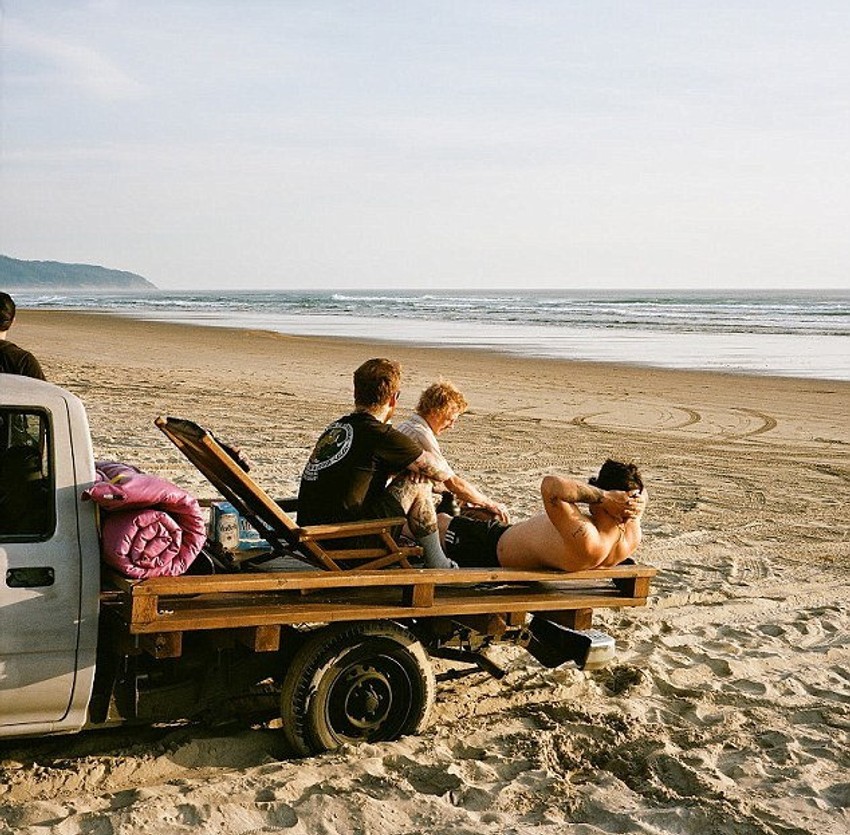 Prvo je mesecima samo surfovao