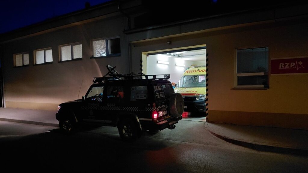 Mladý cyklista si po páde na cyklochodníku poranil hlavu.