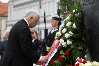 Jest postępowanie policji w sprawie zniszczenia wieńca przez Kaczyńskiego. Straci imunitet?