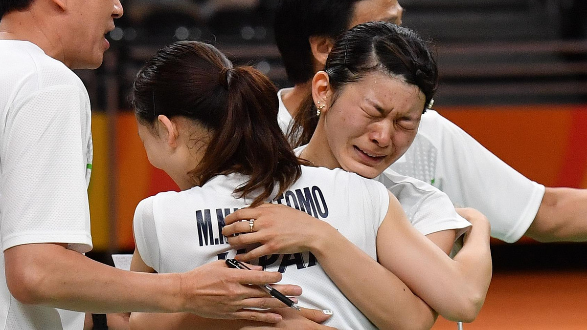 Misaki Matsutomo i Ayaka Takahashi zostały mistrzyniami olimpijskimi w deblu. W finale pokonały 2:1 Christinnę Pedersen oraz Kamillę Rytter Juhl (Dania).
