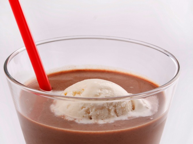 10347_stock-photo-chocolate-cocktail-with-ice-cream-shutterstock_58477882