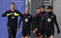 Szczęsny z czystym kontem w debiucie, Lewandowski z dwoma golami, Barcelona z awansem