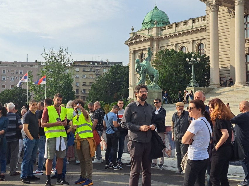 Radomir Lazović, Ne davimo Beograd, ispred Skupštine