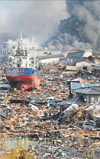 Odbudowa zadłuży kraj, ale nie wpędzi Japonii w recesję
