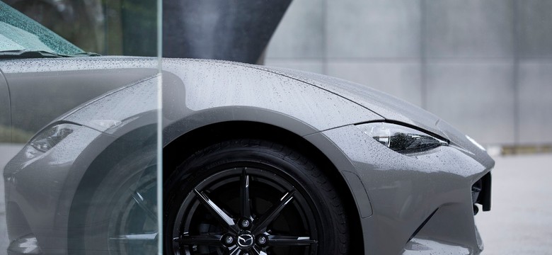 Mazda MX-5 2024 jest jeszcze lepsza. Zaskakuje nie tylko stylem i napędem