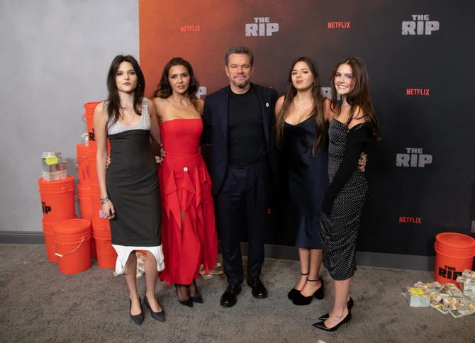 Met Dejmon sa suprugom i ćerkama