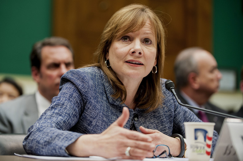 <b>7. Amerykanka Mary Barra, 52 lata, CEO w General Motors</b>
<br>
<br>
Mary Barra stoi na czele największej firmy motoryzacyjnej Stanów Zjednoczonych od 2013 roku. Tuż przedtem zajmował się pracami nad najnowszymi modelami, jednak w przez ponad trzy dekady pracy w General Motors przeszła przez większość szczebli motoryzacyjnej kariery. Od pracy nad produkcją aut, przez inżynierię po stanowiska menadżerskie.
<br>
<br>
Z GM związany był zresztą także jej ojciec - dla motoryzacyjnego giganta z Detroit przepracował 39 lat.