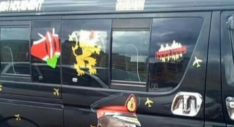 Matatu bearing photo of DP William Ruto in Commander-in-Chief uniform (Twitter)