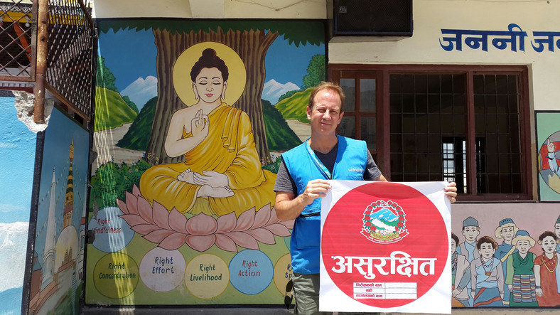 Pracownik UNICEF w Nepalu