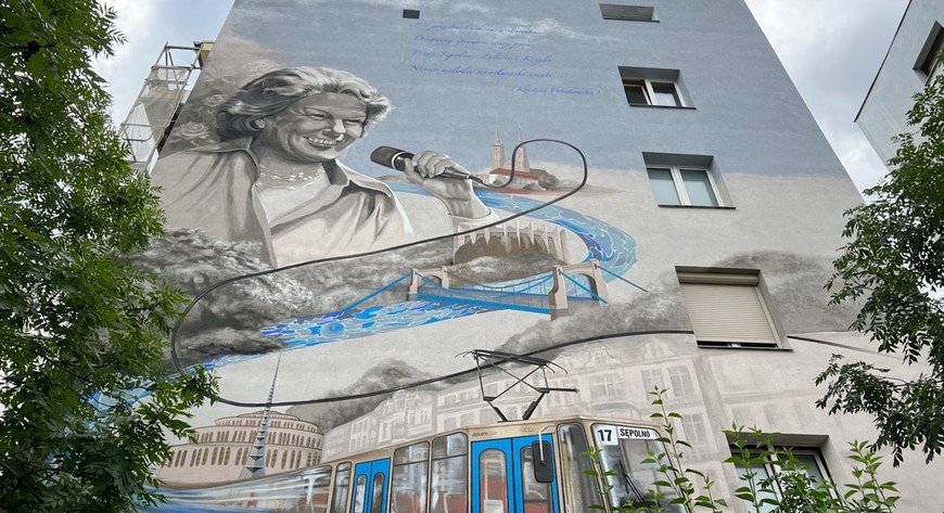 Mural na ul. Teatralnej. Można go zobaczyć z ul. Piotra Skargi