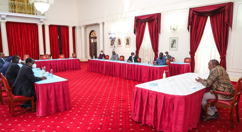 President Uhuru Kenyatta with former PM Raila Odinga, Senate leaders and CoG Chair Wycliffe Oparanya during a meeting in State House, Nairobi