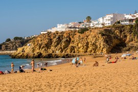 KAFA 1 EVRO, VINO 2! Ova evropska destinacija proglašena je za NAJJEFTINIJU u 2025. i nije ni Grčka, ni Turska: Evo kad je NAJBOLJE VREME da je posetite