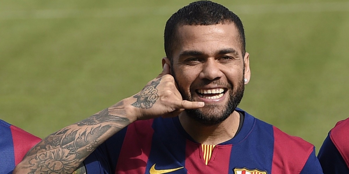 Dani Alves śpiewa! Czysty talent!