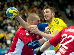 Zdjęcia rywali Polaków w magazynie dla gejów