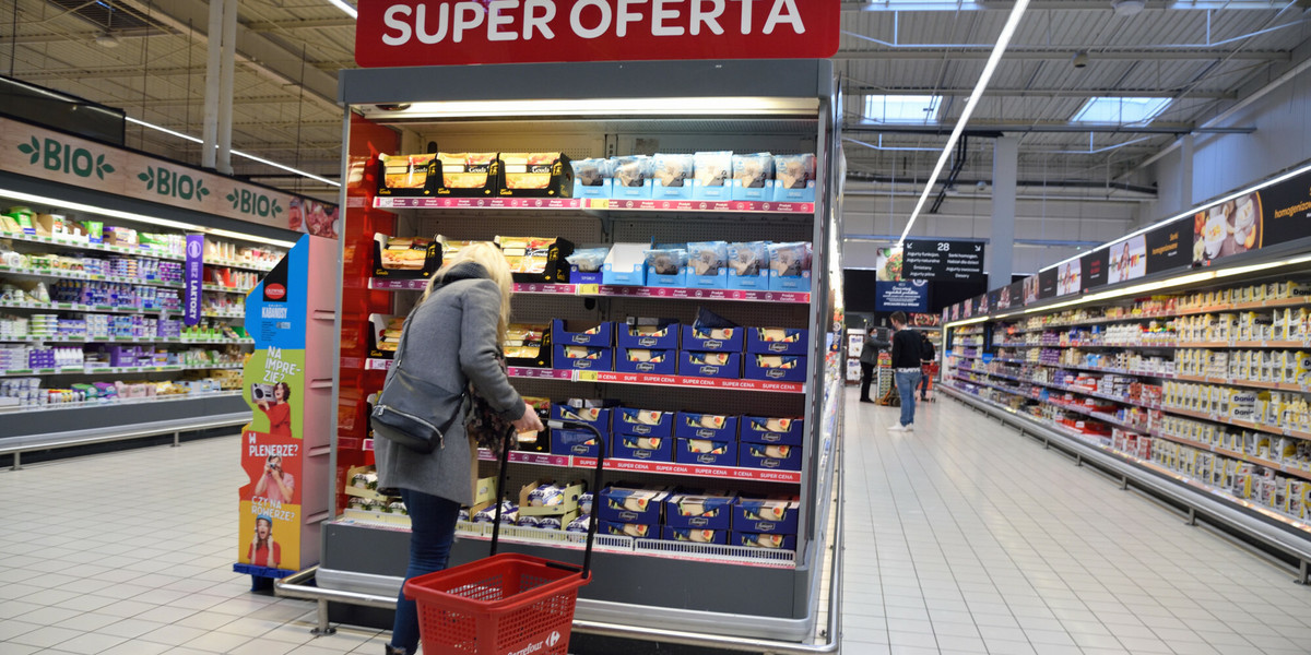 Deklaracje Polaków, dotyczące kupowania produktów zrównoważonego rozwoju, są rozbieżne z realiami. W praktyce o wyborze produktu w sklepie w dużej mierze decyduje cena.