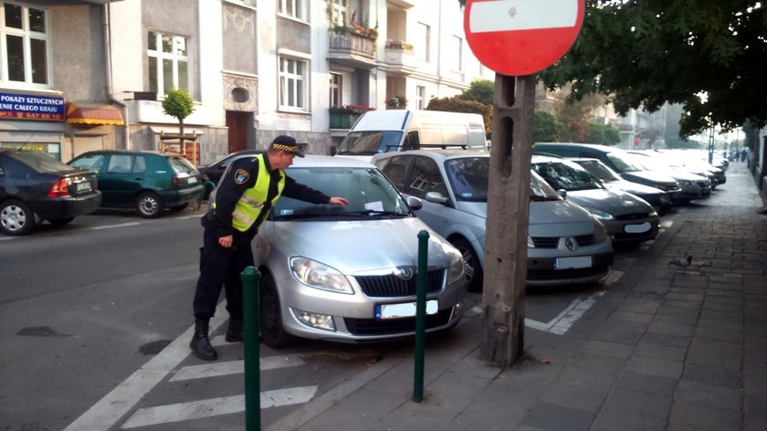 Straż miejska kontroluje parkujących w poznańskiej SPP