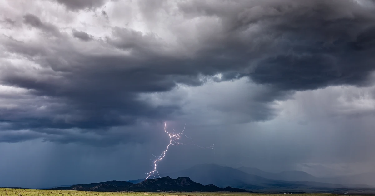 Załamanie pogody w Polsce. Niszczycielskie burze, wiatr do 60km/h i grad. Gdzie?