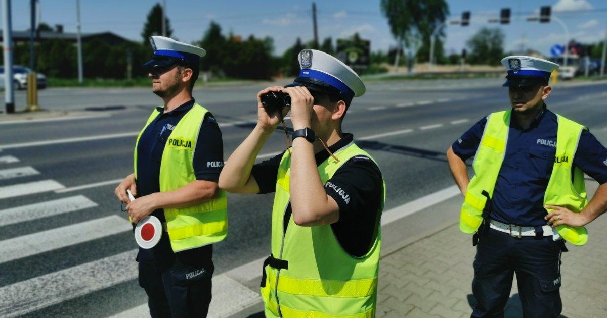  Policjanci chwycili za lornetki. Wakacyjne wykroczenie kosztuje kierowców aż 30 000 zł